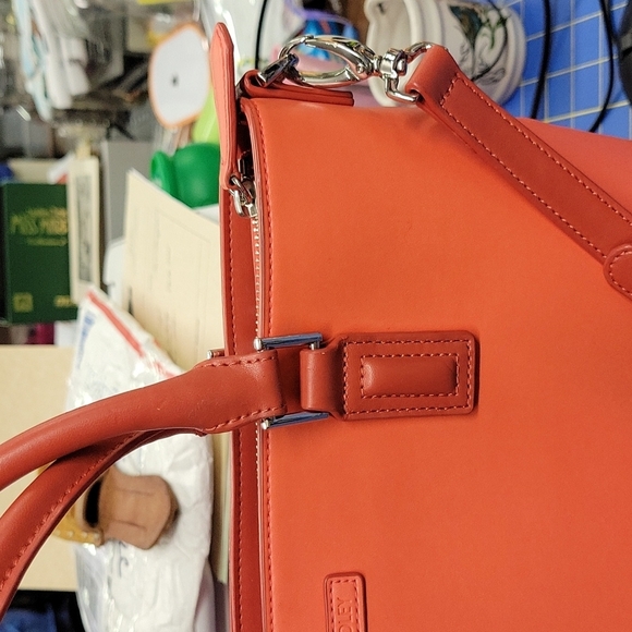 Vera Bradley HOT CORAL RED PURSE🥰 - Picture 3 of 14